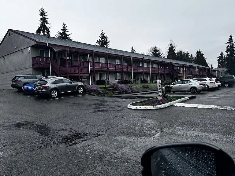 Waverly Apartments — Photo 2