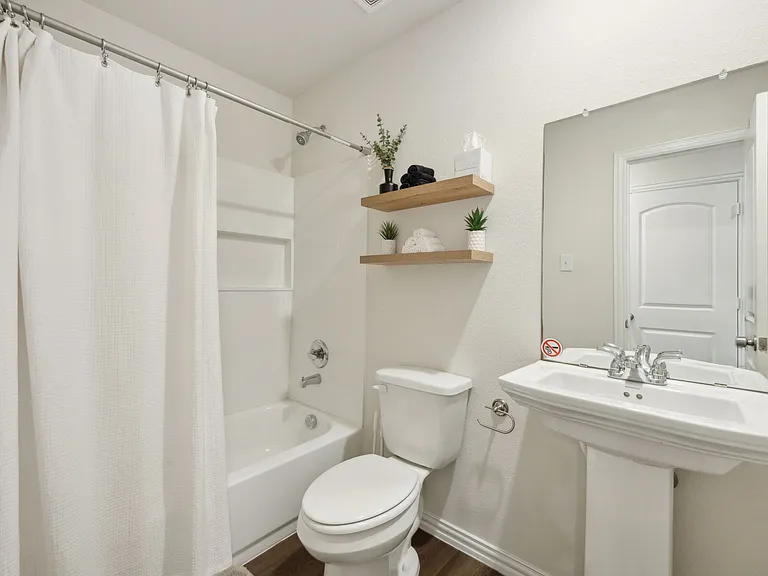 2326 Harding St — Photo 9