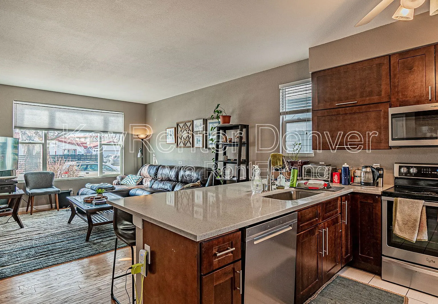 3 bed, 2.5 bath, 1300 sqft, $2,474 — Photo 3