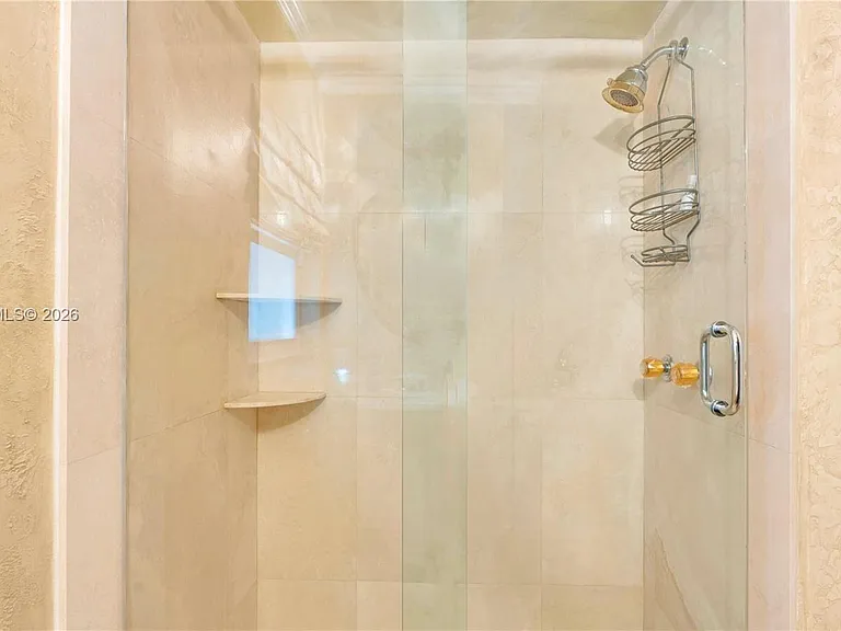 623 NE 17th Way — Photo 13