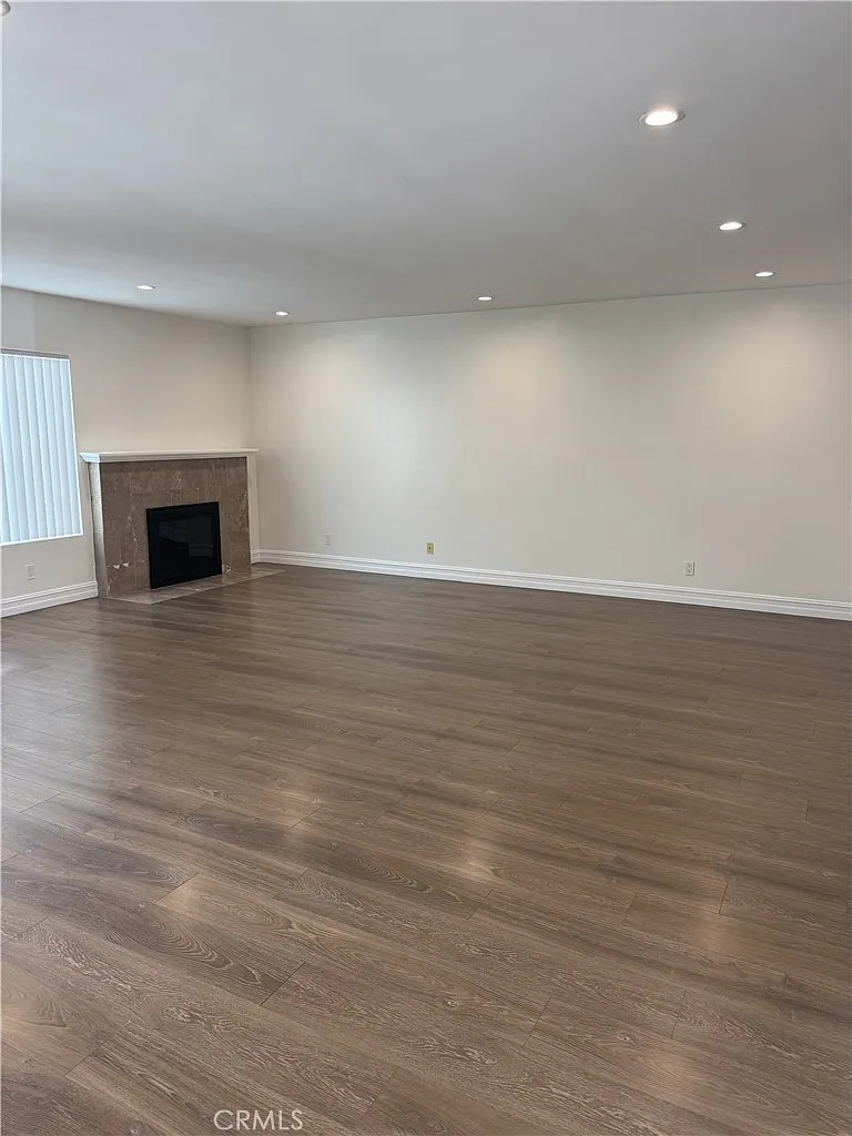 3 bed, 1150 sqft, $3,500 — Photo 3