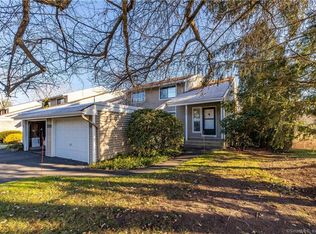 594 Mountain Rd APT D, West Hartford, CT 06117