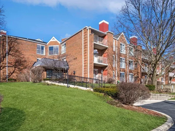805 Leicester Rd #117, Elk Grove Village, IL 60007