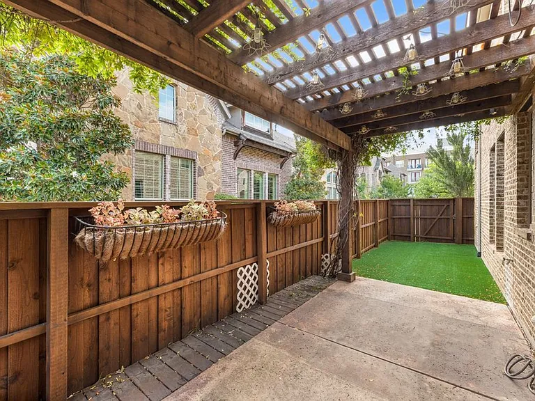 2518 Bill Moses Pkwy — Photo 14