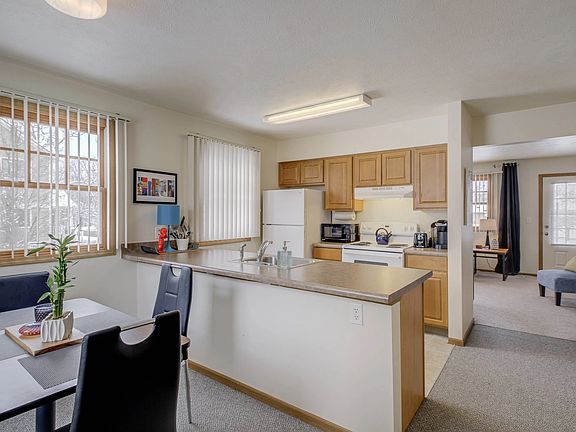 4th image of 411 Tulip Blvd #411