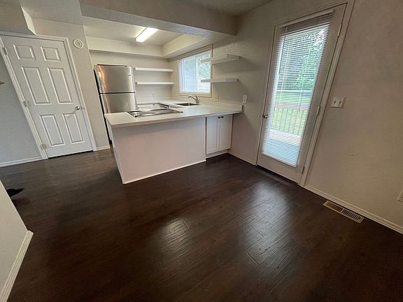 4th image of 1573 Whispering Pines Dr APT B