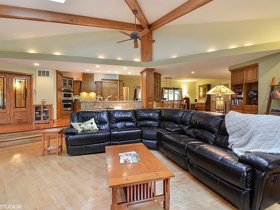 4th image of 2013 W Burr Oak Dr