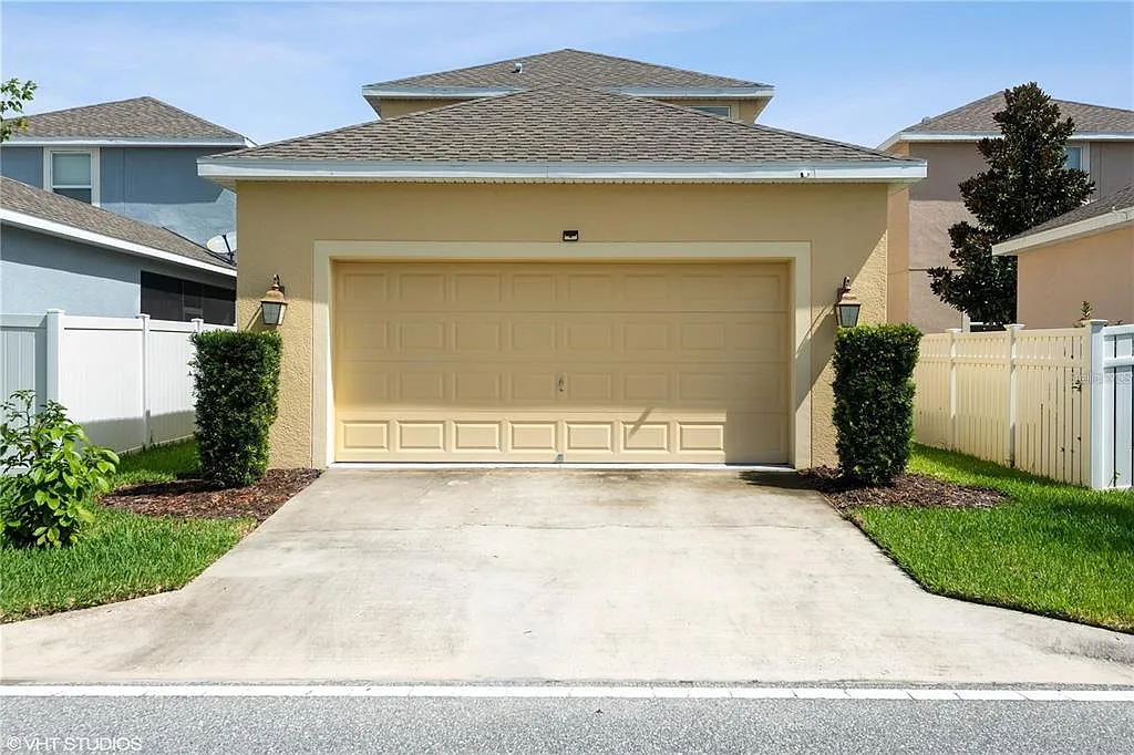 4 bed, 3.5 bath, 2490 sqft, $2,450 — Photo 2