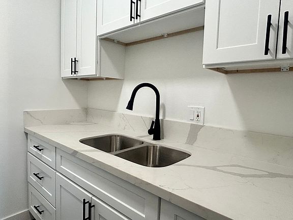 4th image of 10606 Lakewood Blvd APT 10