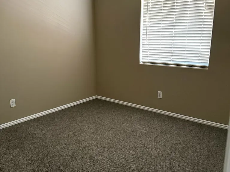 N 2720 E — Photo 11