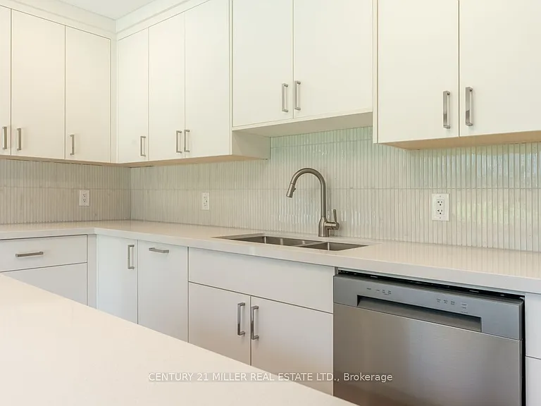 477 Valleyview Cres #B — Photo 8