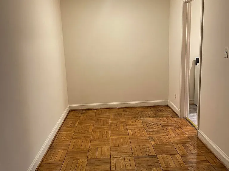 Wakefield Manor Apartments — Photo 10
