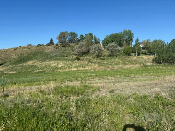 Country Dr, Pierre, SD 57501