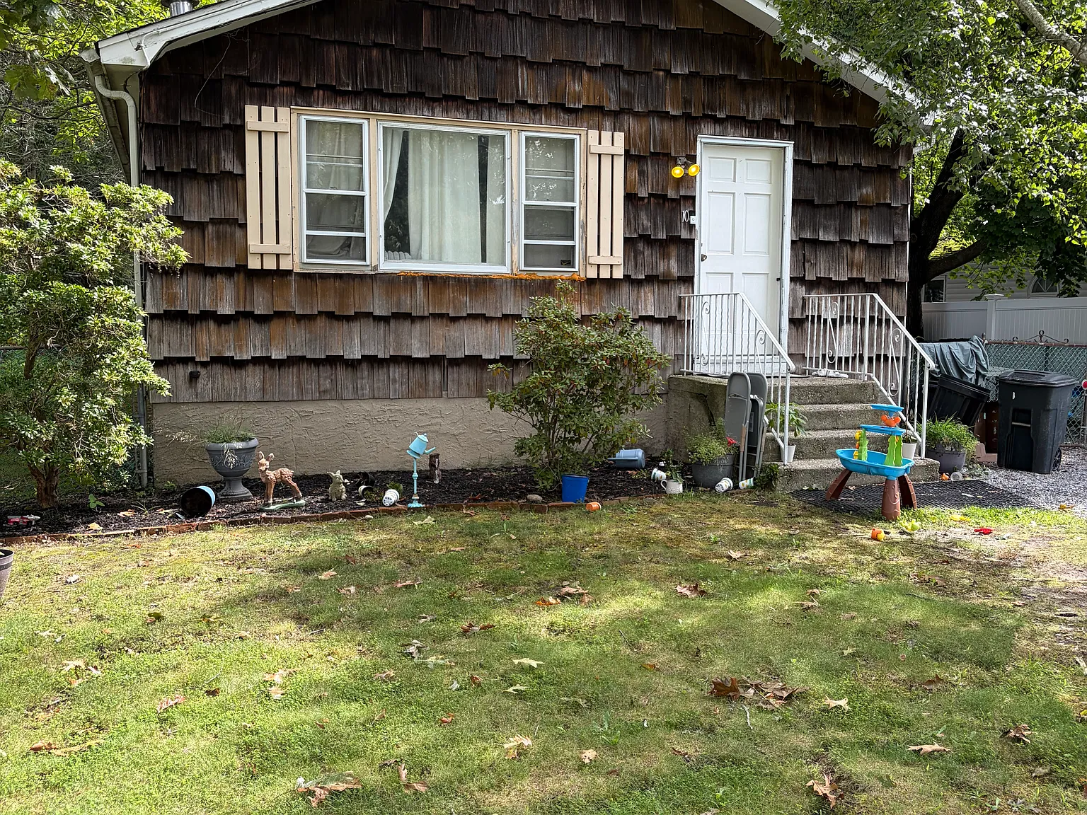 3 bed, 900 sqft, $3,000 — Photo 1