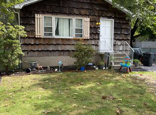 10 W End Ave, Shirley, NY 11967