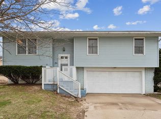 211 E Southridge Rd, Marshalltown, IA 50158