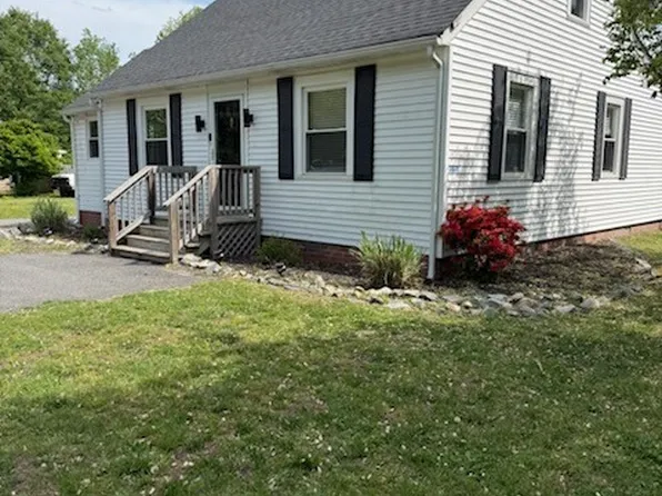 8798 Guinea Rd, Hayes, VA 23072