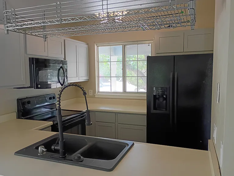 1251 Mercury Dr — Photo 4