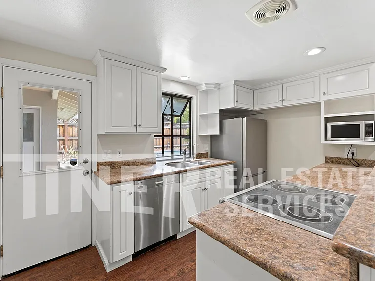 8 Saratoga Cir — Photo 10