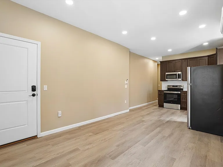 405 School St #1 — Photo 4