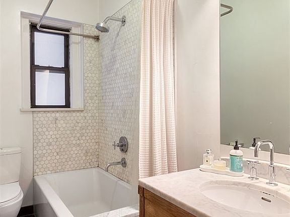 4th image of 302 W 79th St APT 4C