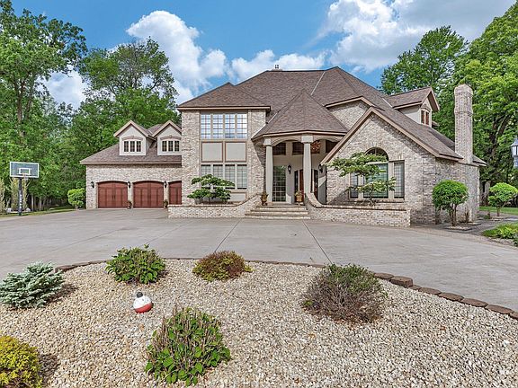 2nd image of 22905 Grovewood Ln