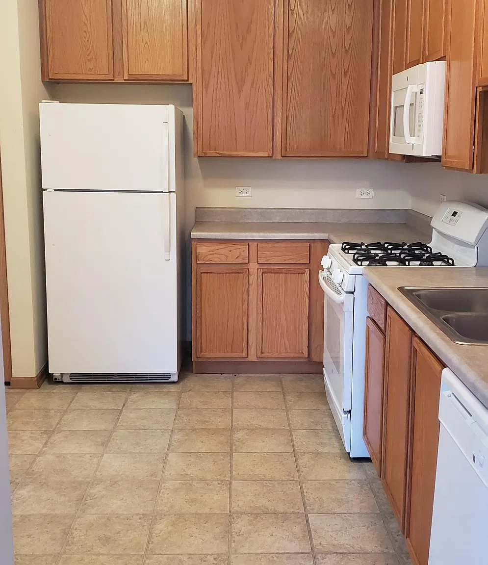 3 bed, 2.5 bath, 1400 sqft, $2,400 — Photo 3