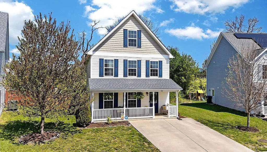 312 Evershire St photo 1