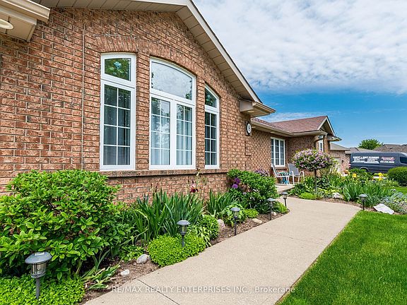 5th image of 8 Cherry Ridge Blvd