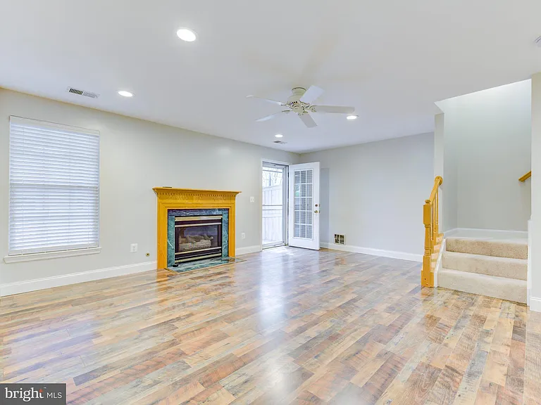 20362 Hartwell St — Photo 34