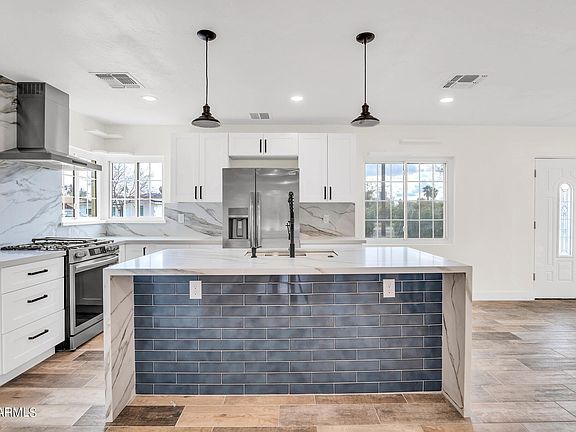 2nd image of 1002 E GLENROSA Avenue