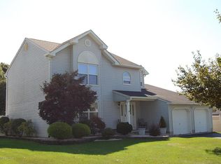 1081 White Oak Ct, Toms River, NJ 08753