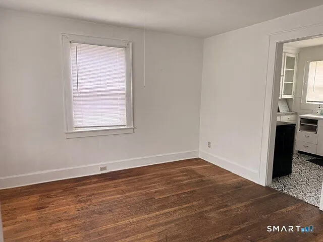 46 Vernon Pl — Photo 2