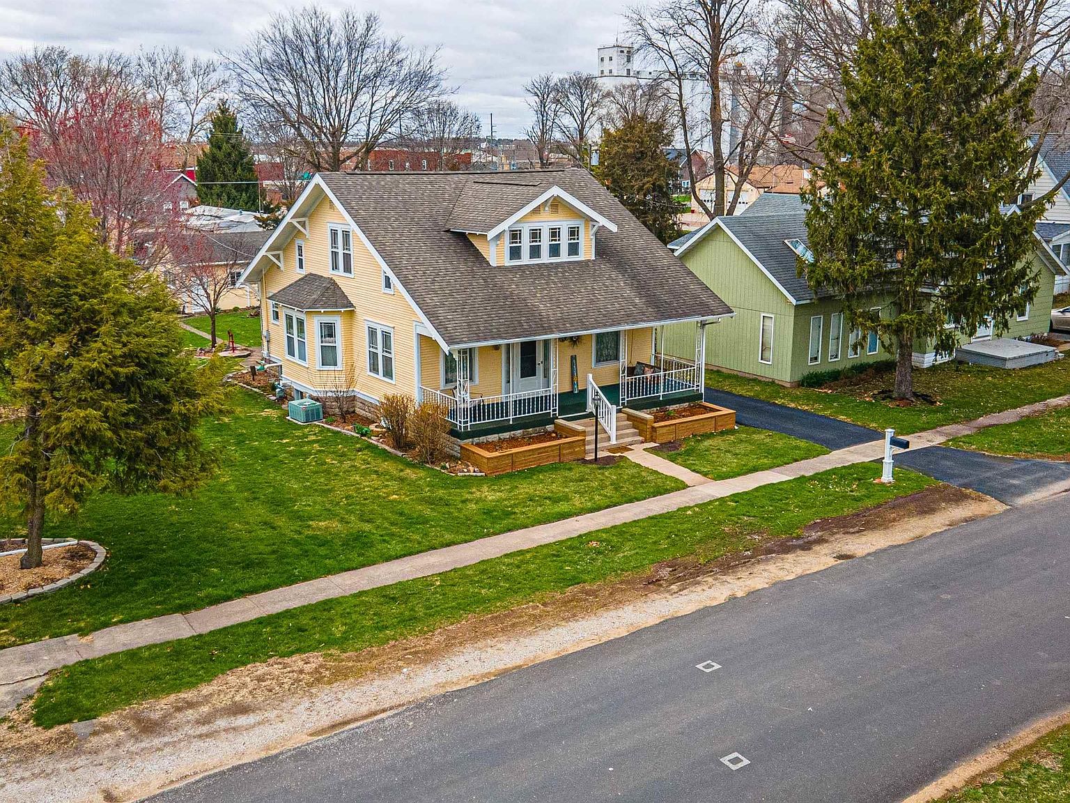 109 S Gillett St, Elkhart, IL 62634 Zillow