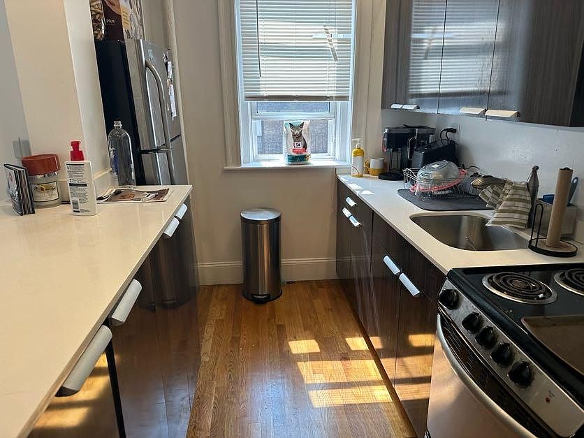 2nd image of 35 Park Dr APT 3N
