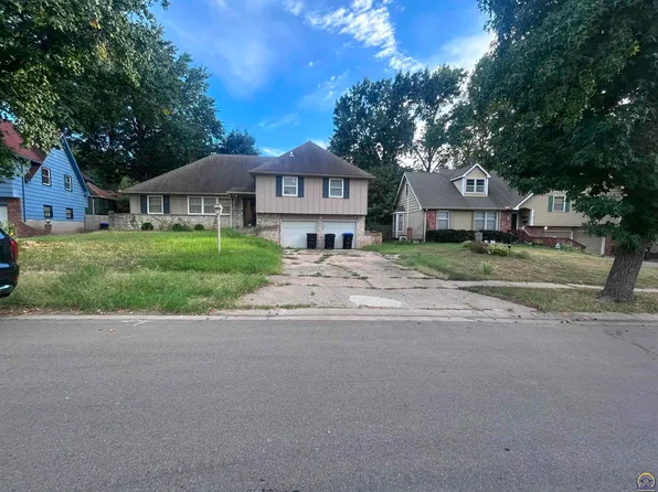 3705 SW 33rd St, Topeka, KS 66614