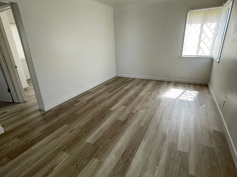 Centinela Apartments — Photo 26