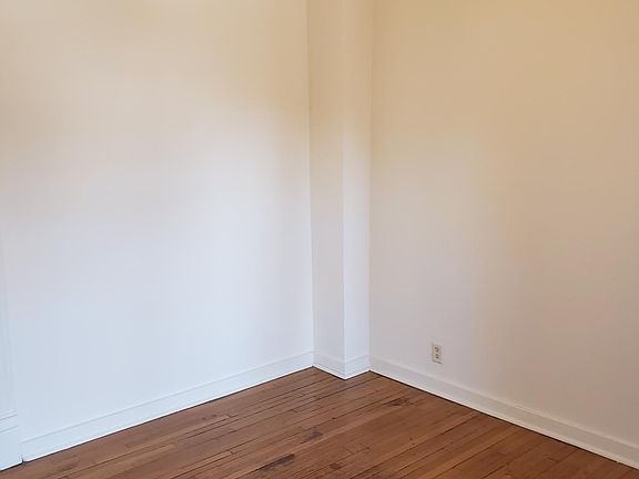 3rd image of 1502 W Waveland Ave #1