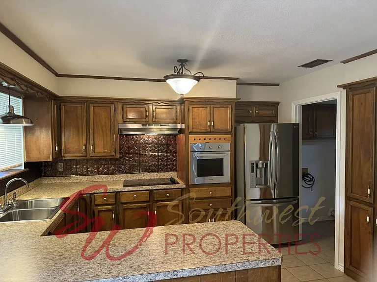 719 Diana Ln — Photo 6