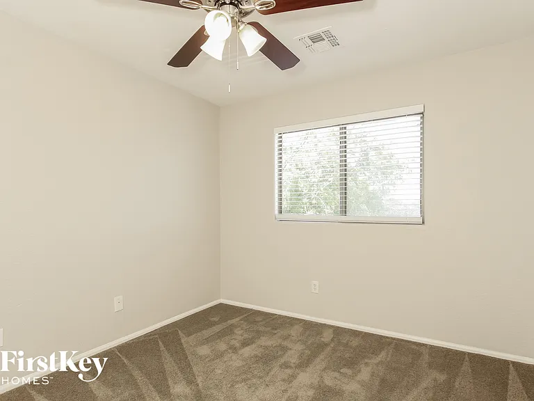 7913 S 45th Ln — Photo 12