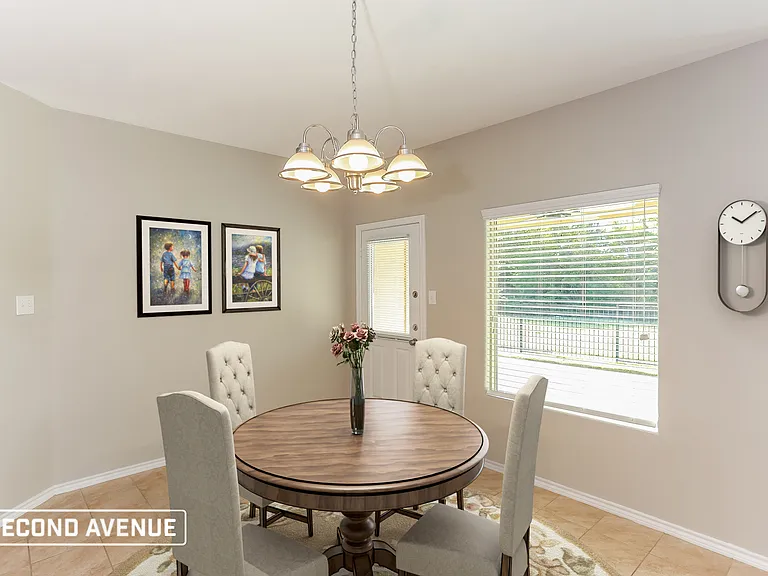 621 Creekview Dr — Photo 5