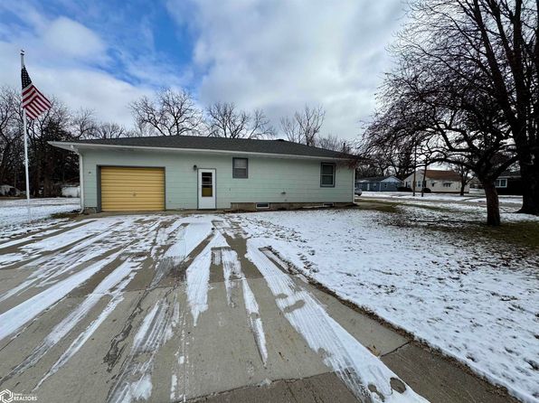 104 W South St, Exira, IA 50076