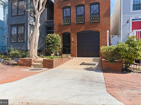 4th image of 306 9th St SE