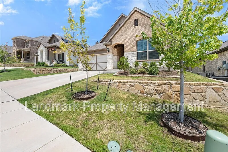 3 bed, 2.0 bath, 1848 sqft, $2,350 — Photo 3