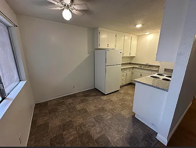15 Royale Ave #11 — Photo 6