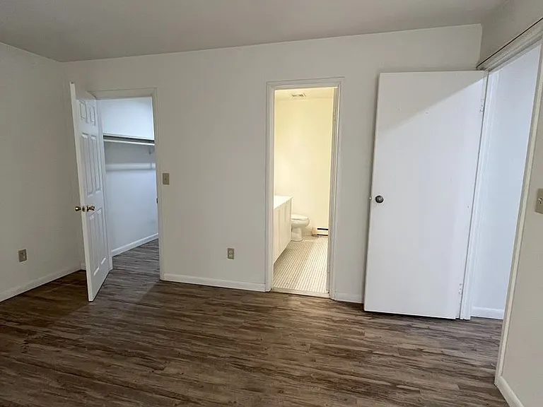 University Park Apartments near Cornell University — Photo 592