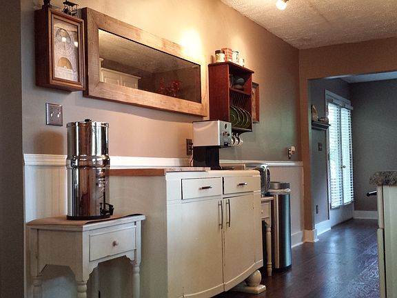 Kitchen left wall