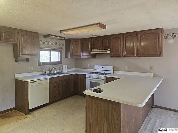 3rd image of 103 1/2 S Nevada St