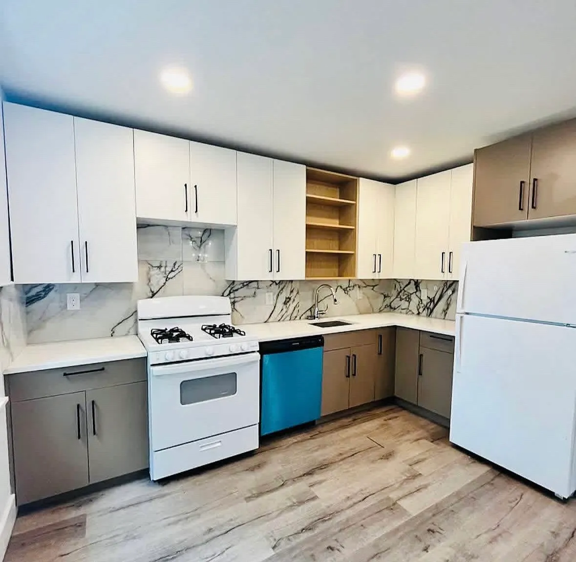 4 bed, $3,200 — Photo 1