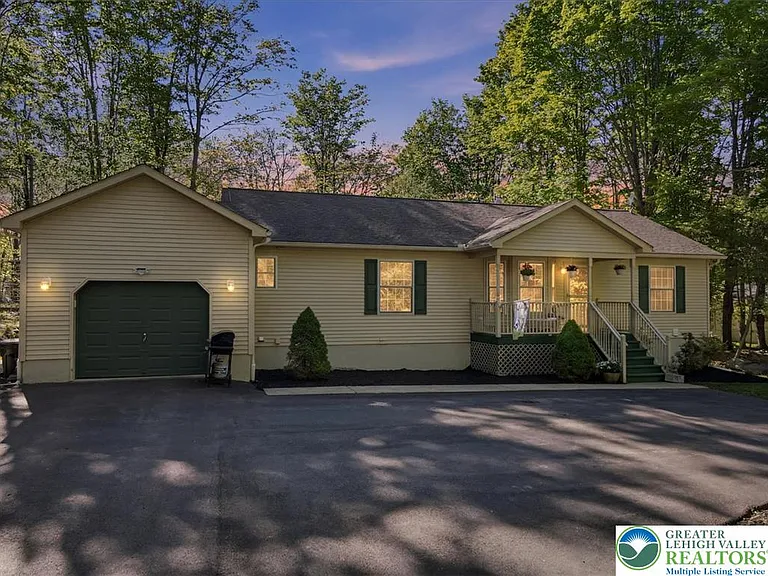 12 Rockway Ct — Photo 2